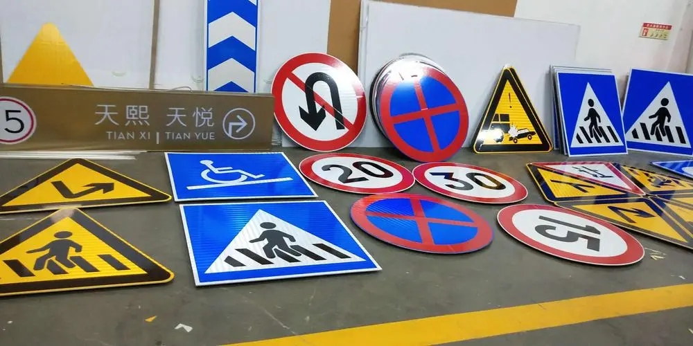 四川广告安装交通指示牌怎么选？